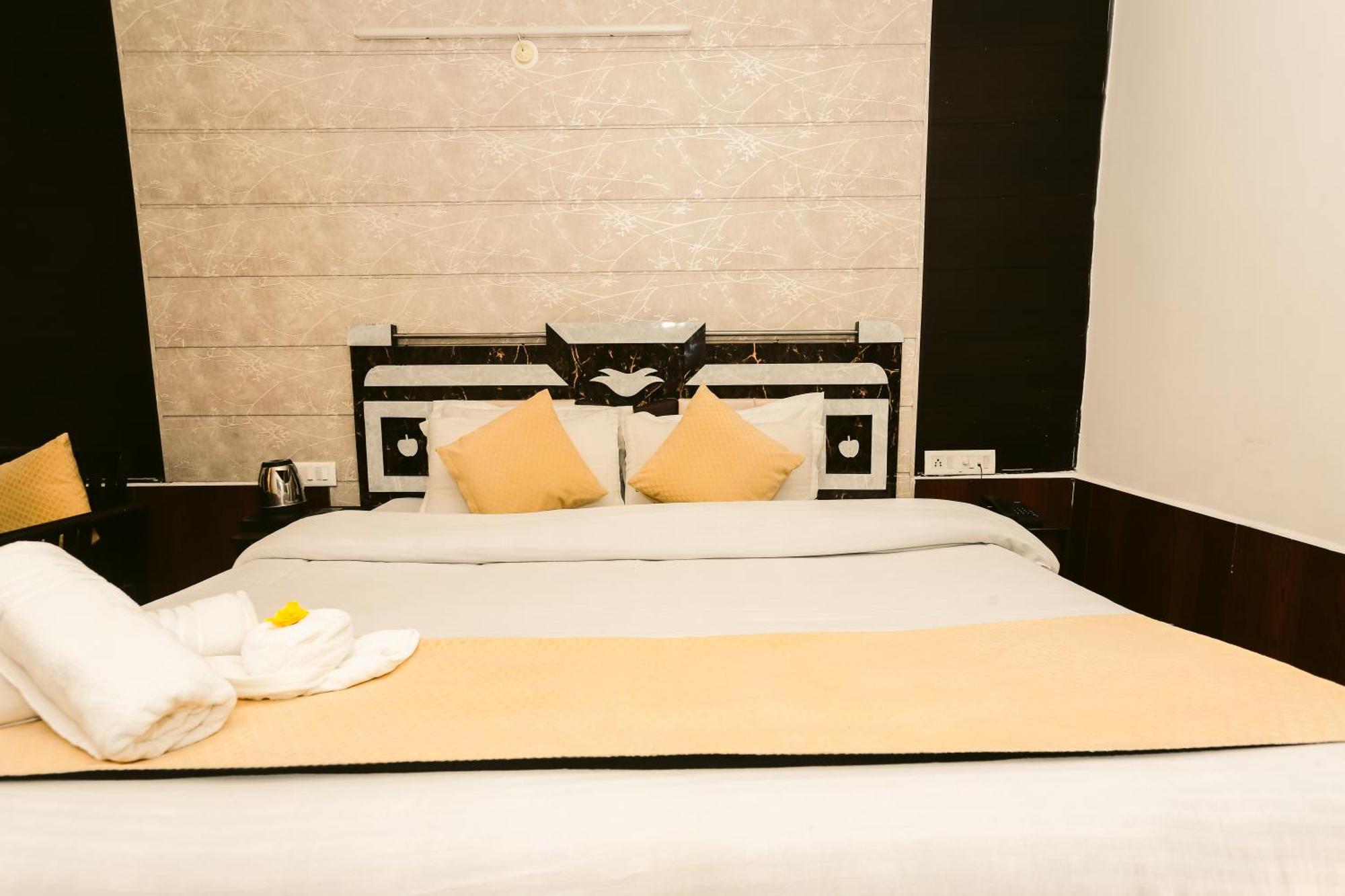Mirage Grand Hotel МакЛеод Ганж Екстериор снимка