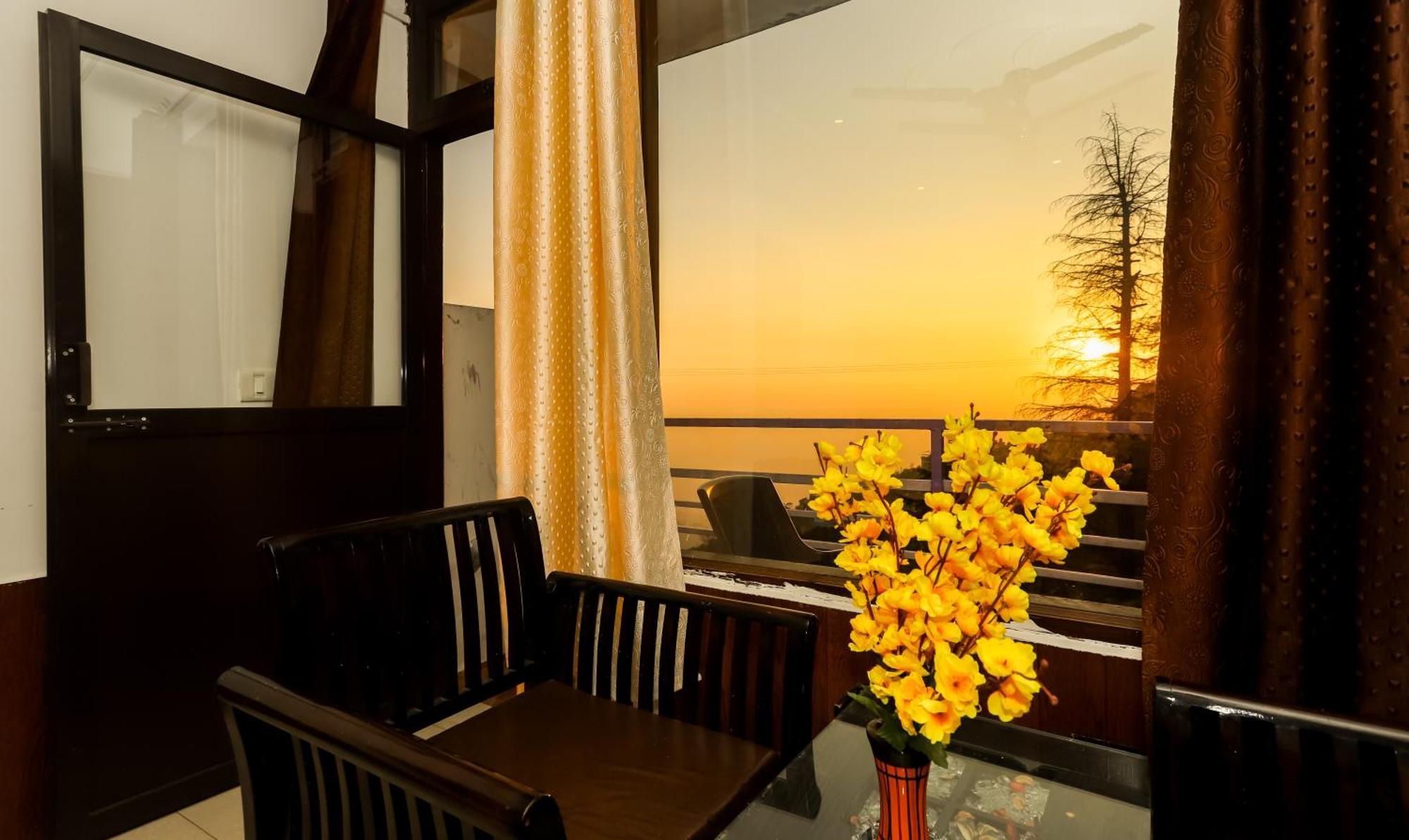 Mirage Grand Hotel МакЛеод Ганж Екстериор снимка